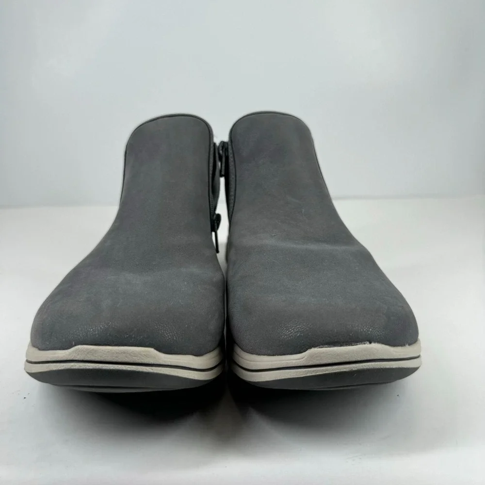 Clarks Cloudsteppers Breeze Clover Women's US 10W Grey Faux Nubuck Ankle Booties